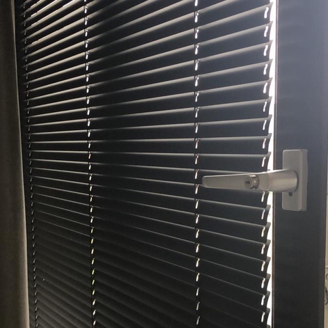 aluminium jaloezie voor draai- kiepraam aluminium jaloezie voor draai- kiepraam